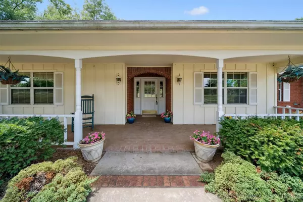 15650 S Canyon Oaks LN, Claremore, OK 74017