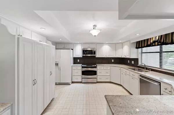 24371 S Lindley DR, Claremore, OK 74019