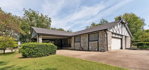 24371 S Lindley DR, Claremore, OK 74019