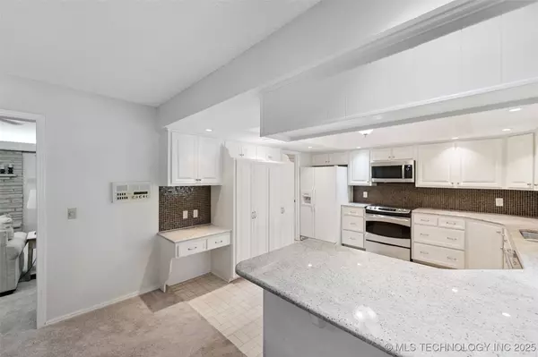 24371 S Lindley DR, Claremore, OK 74019