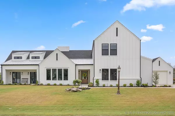 5927 N Meadows Ridge RD, Owasso, OK 74055