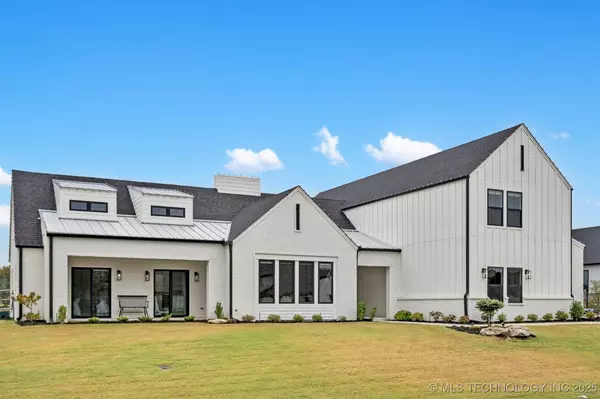 5927 N Meadows Ridge RD, Owasso, OK 74055