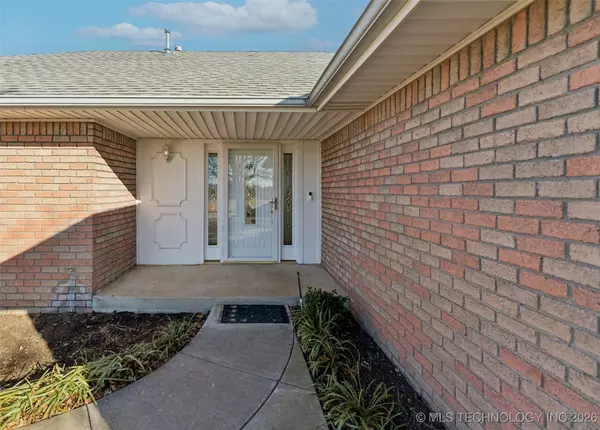 612 Westwood DR, Claremore, OK 74017