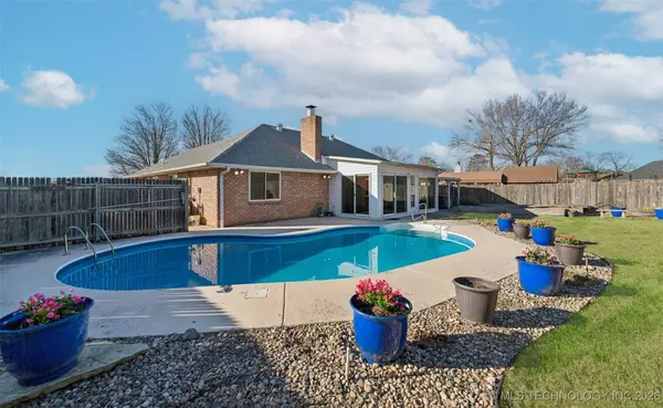 612 Westwood DR, Claremore, OK 74017