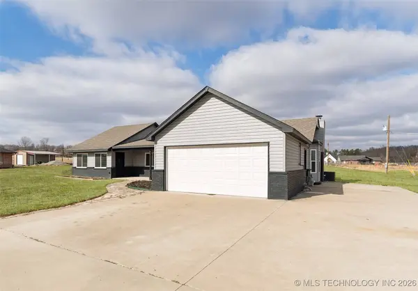 17065 Honeysuckle LN, Claremore, OK 74019