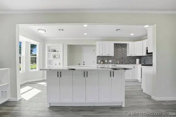 17065 Honeysuckle LN, Claremore, OK 74019
