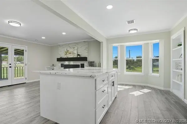 17065 Honeysuckle LN, Claremore, OK 74019