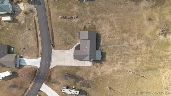 17065 Honeysuckle LN, Claremore, OK 74019