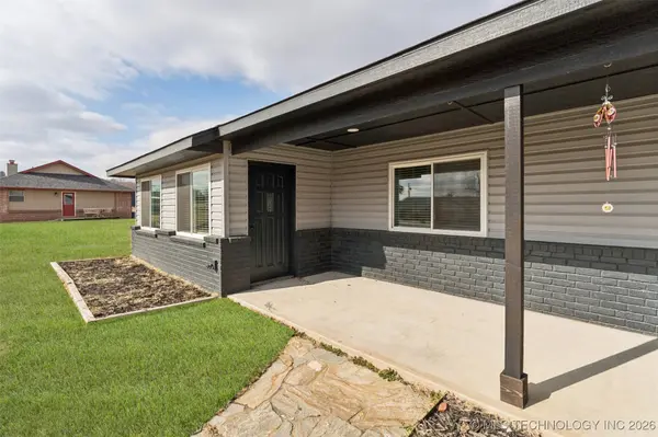 17065 Honeysuckle LN, Claremore, OK 74019