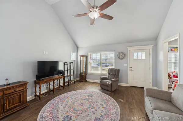 734 S Chickasaw AVE, Claremore, OK 74017