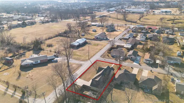 734 S Chickasaw AVE, Claremore, OK 74017