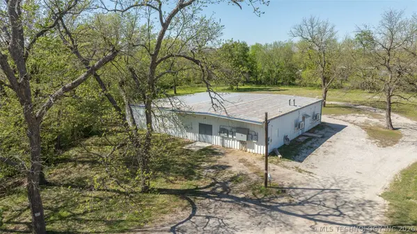 709 E 4th ST, Skiatook, OK 74070