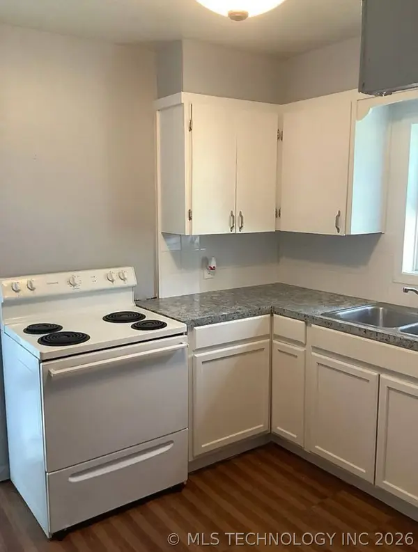 221 SE Wilshire AVE, Bartlesville, OK 74006