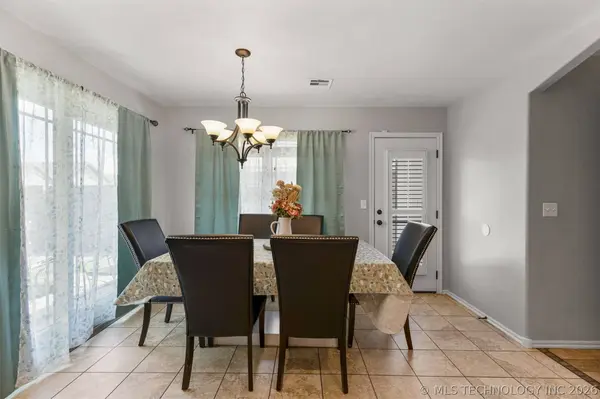10717 N 152nd East AVE, Owasso, OK 74055