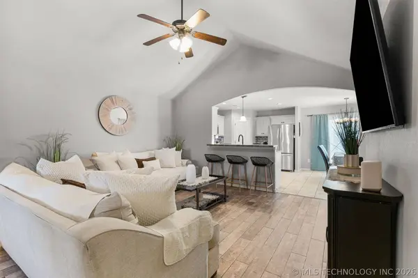 10717 N 152nd East AVE, Owasso, OK 74055