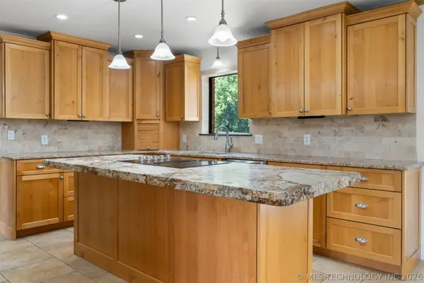 10195 E Rose Glen BLVD, Claremore, OK 74019