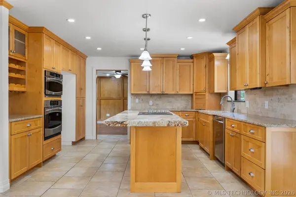 10195 E Rose Glen BLVD, Claremore, OK 74019