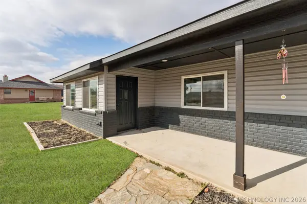 17065 Honeysuckle LN, Claremore, OK 74019