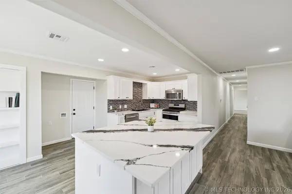 17065 Honeysuckle LN, Claremore, OK 74019