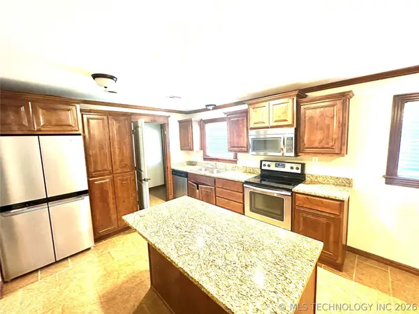 1104 S Reavis RD, Claremore, OK 74017