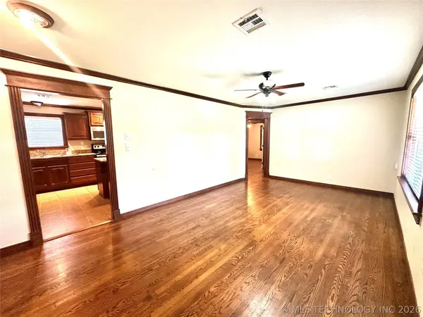 1104 S Reavis RD, Claremore, OK 74017