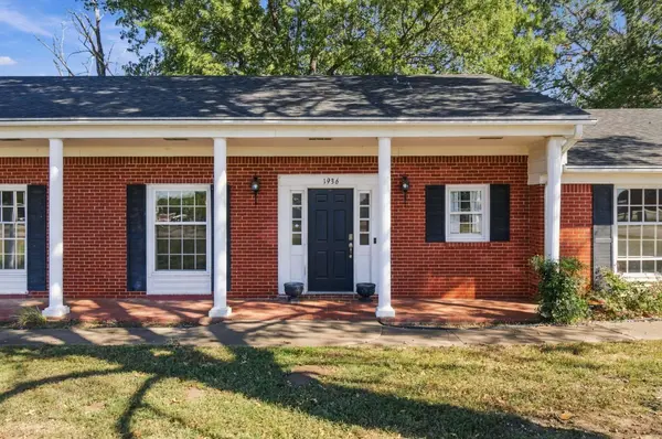 1936 Memorial DR, Claremore, OK 74017