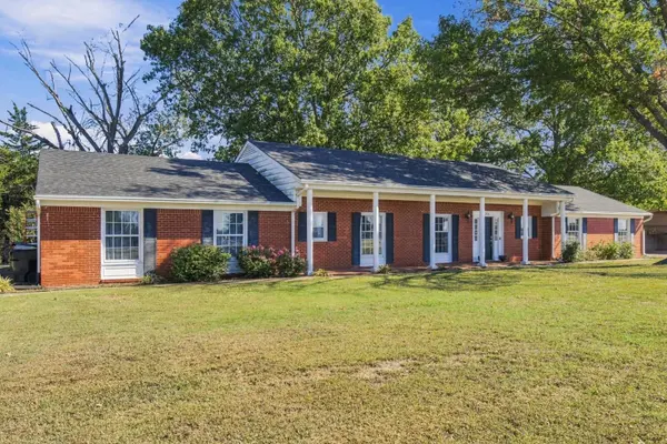 1936 Memorial Dr, Claremore, OK 74017