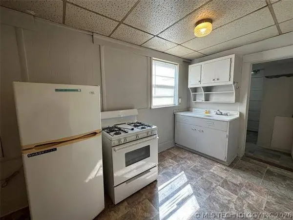529 E 6th ST #B, Claremore, OK 74017