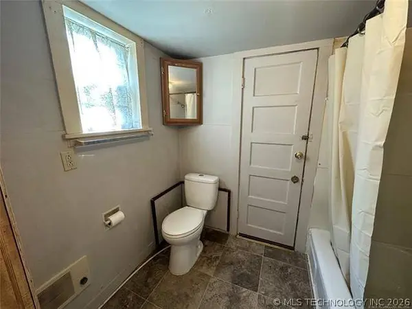 529 E 6th ST #B, Claremore, OK 74017