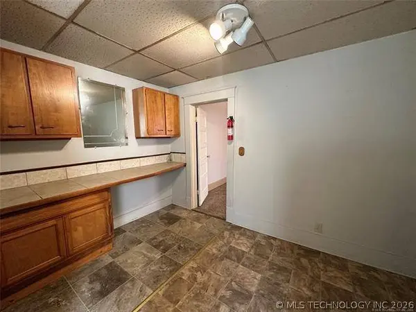 529 E 6th ST #B, Claremore, OK 74017
