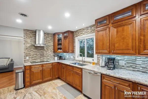 5584 Pembury  Lane, West Bloomfield Twp, MI 48322
