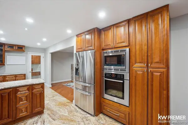 5584 Pembury  Lane, West Bloomfield Twp, MI 48322