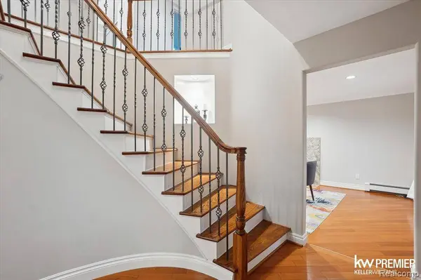 5584 Pembury  Lane, West Bloomfield Twp, MI 48322