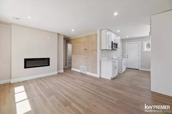 172 W Ann Arbor Avenue, Pontiac, MI 48340