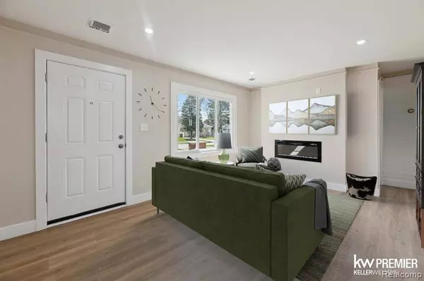 172 W Ann Arbor Avenue, Pontiac, MI 48340