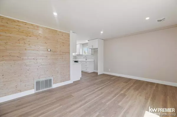 172 W Ann Arbor Avenue, Pontiac, MI 48340