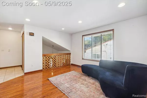 1975 Oldtown Avenue, West Bloomfield Twp, MI 48324