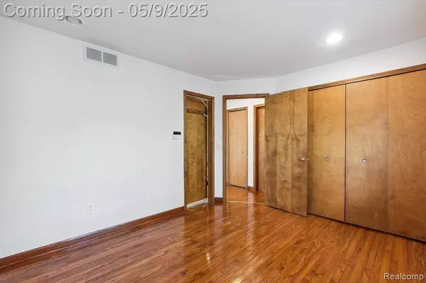 1975 Oldtown Avenue, West Bloomfield Twp, MI 48324