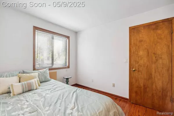 1975 Oldtown Avenue, West Bloomfield Twp, MI 48324