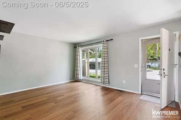 77 Willow Way 13, Waterford Twp, MI 48328