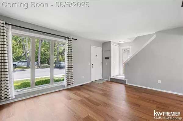 77 Willow Way 13, Waterford Twp, MI 48328