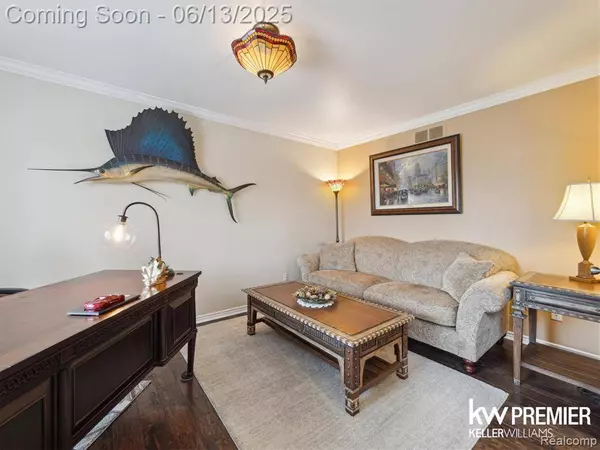 18961 Pine Lane, Macomb Twp, MI 48042