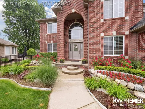 18961 Pine Lane, Macomb Twp, MI 48042