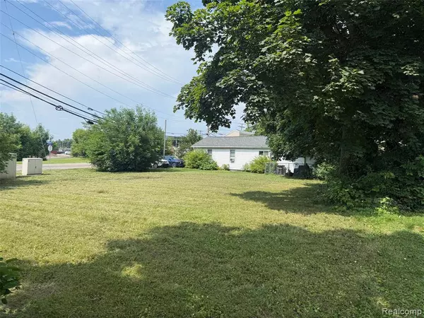 2920 Hensman Street, Keego Harbor, MI 48320