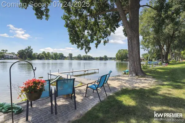 475 Berry Patch Lane, White Lake Twp, MI 48386