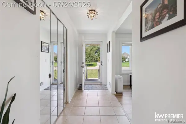 475 Berry Patch Lane, White Lake Twp, MI 48386