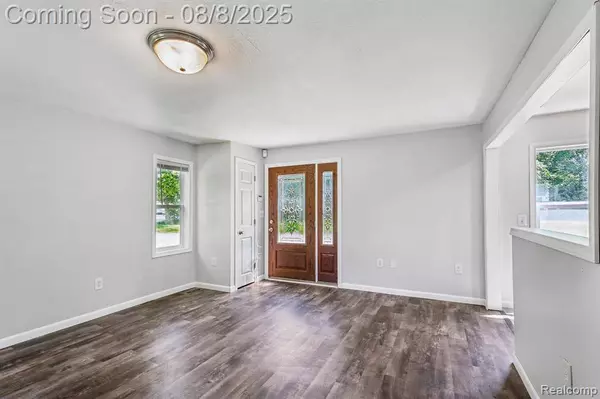 1755 South Blvd W, Troy, MI 48098