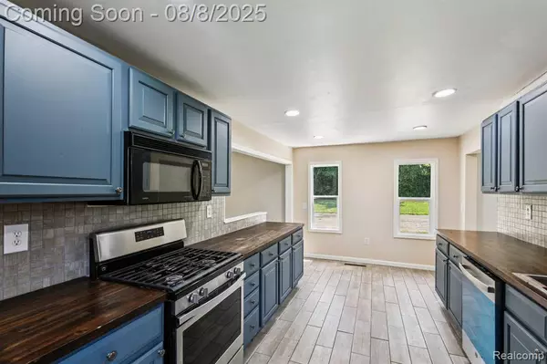 1755 South Blvd W, Troy, MI 48098