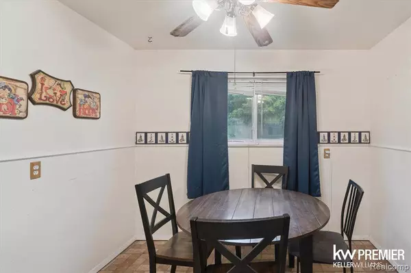 21053 Saint Francis Street, Farmington, MI 48336