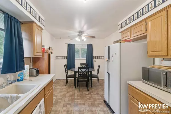 21053 Saint Francis Street, Farmington, MI 48336